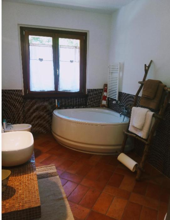 Bnb A La Maison レッジェッロ エクステリア 写真